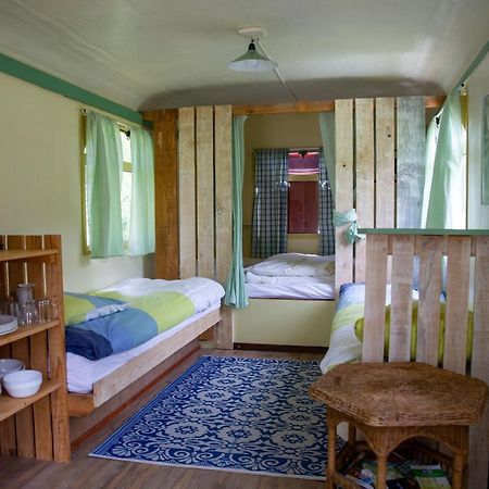 Hotel Le Bon Chemin Roulotte Sainte-Nathalène Esterno foto