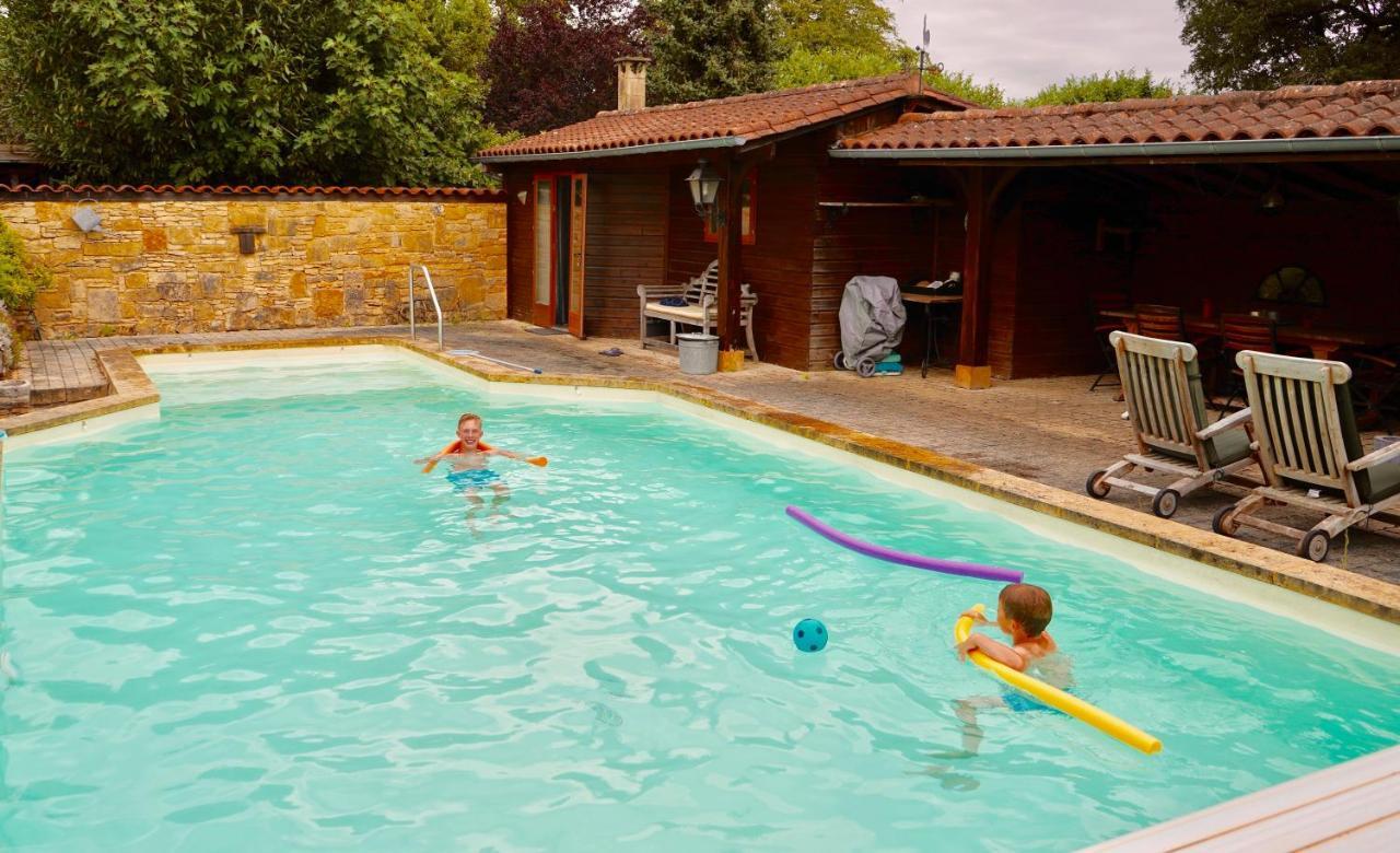 Hotel Le Bon Chemin Roulotte Sainte-Nathalène Esterno foto