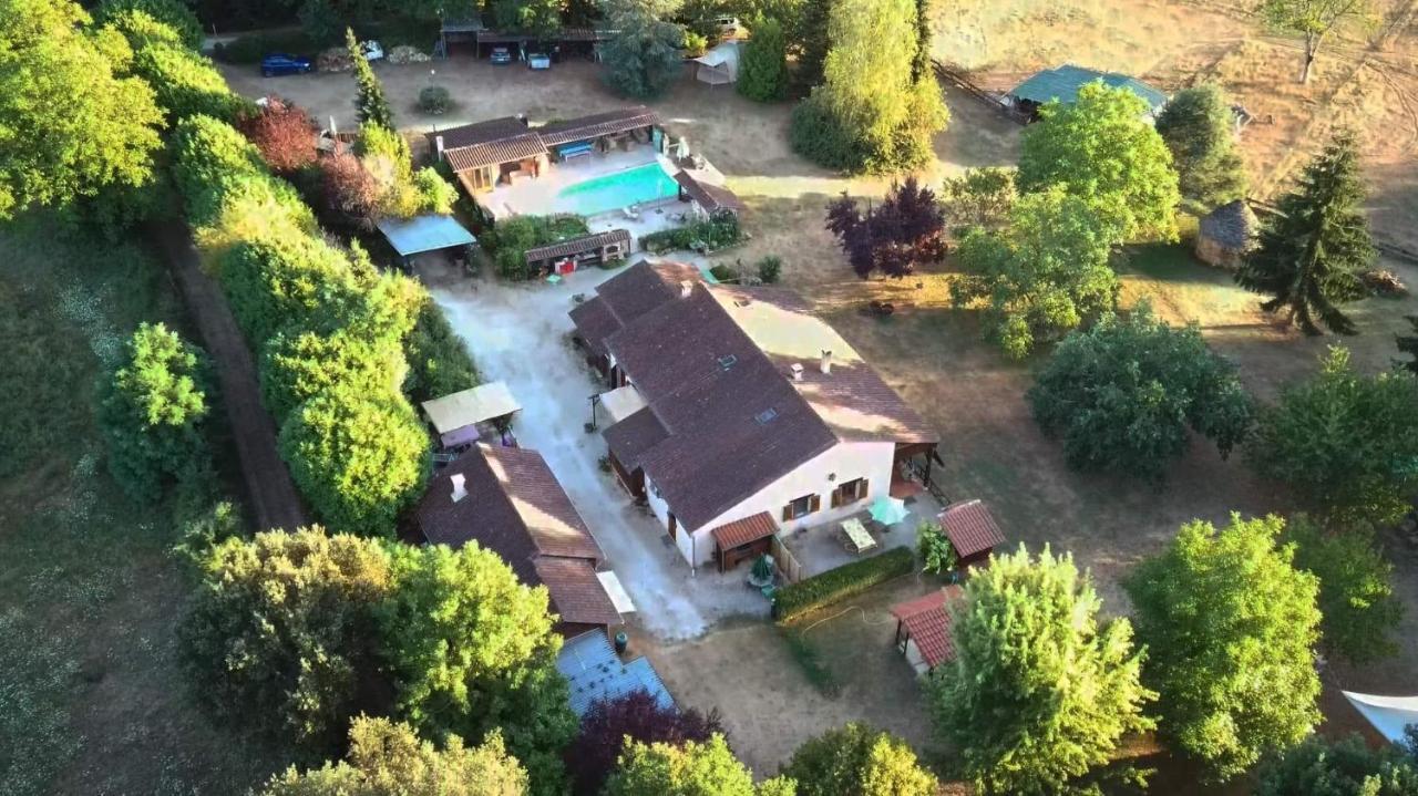 Hotel Le Bon Chemin Roulotte Sainte-Nathalène Esterno foto